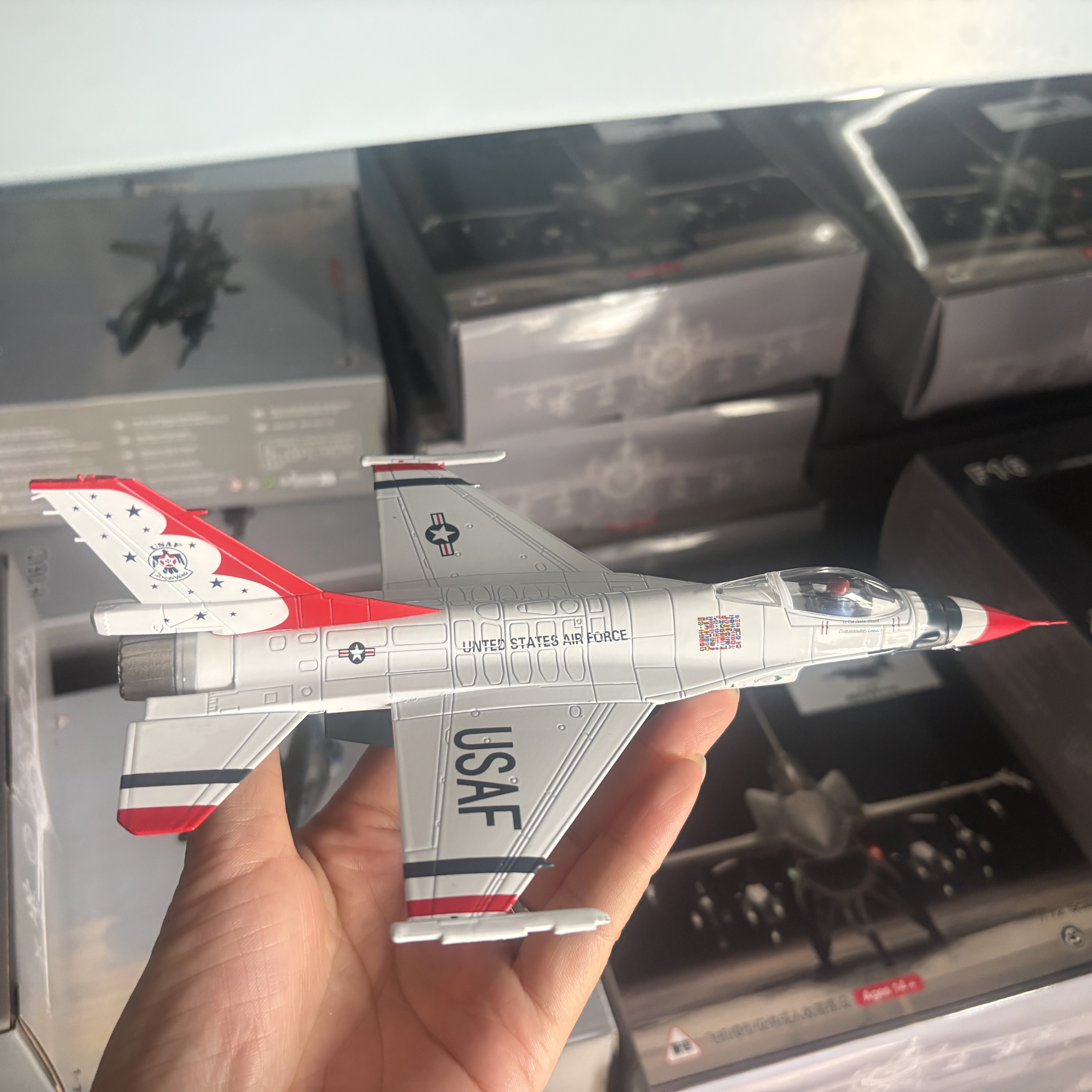 Model Kit Plane - 1/72 Scale U.S. Air Force F-16C