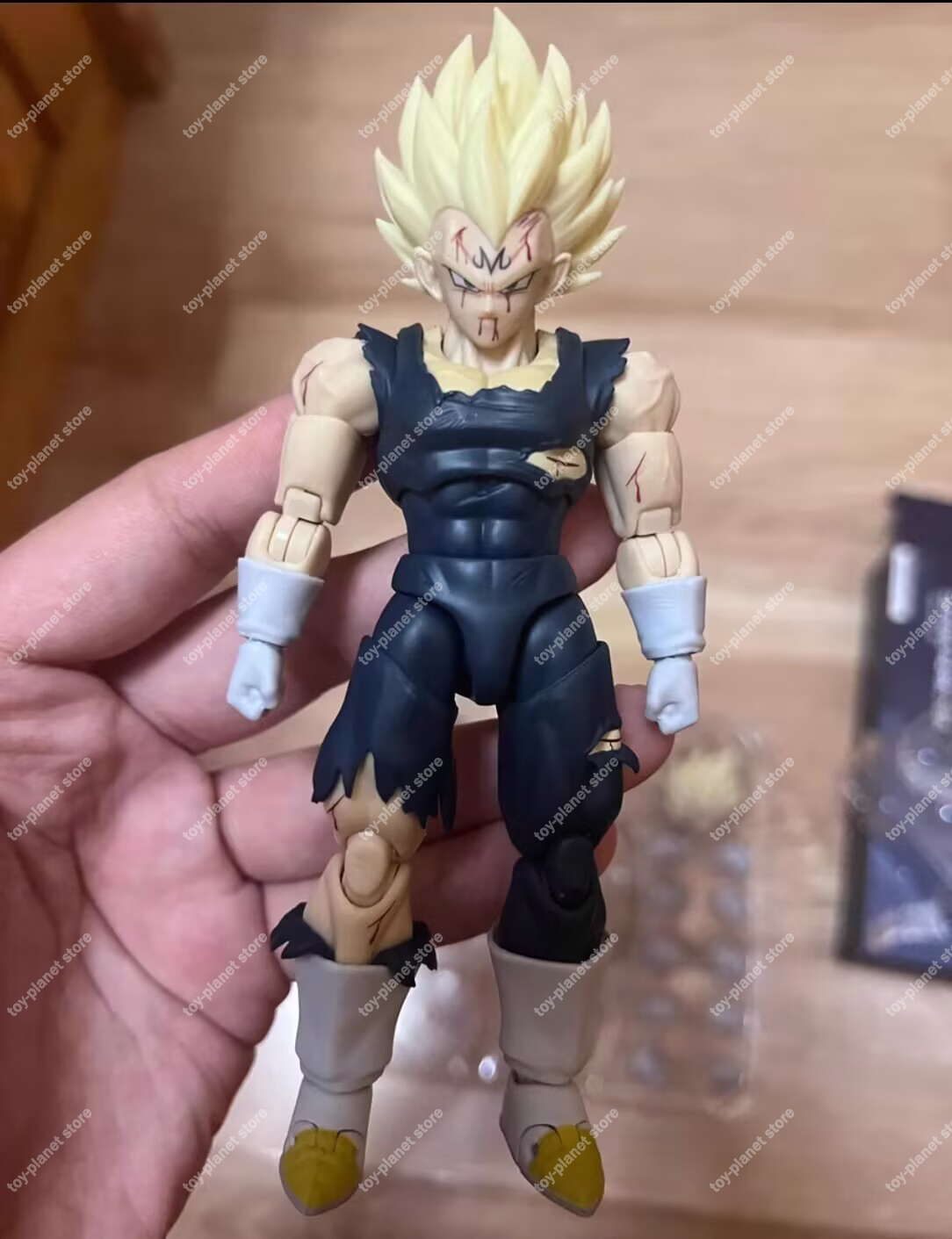 Black Hole Toys Demons Awakene - Model Kit Vegito recensione e prezzo