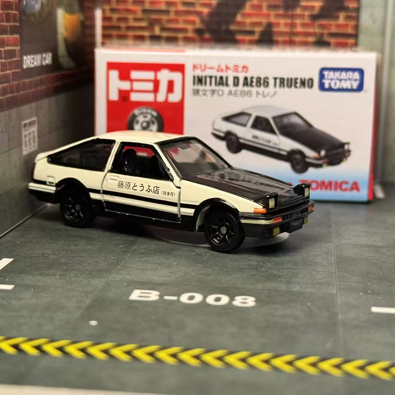 Dream Tomica NO. 145 Initial D - Model Kit Ae86 recensione e prezzo