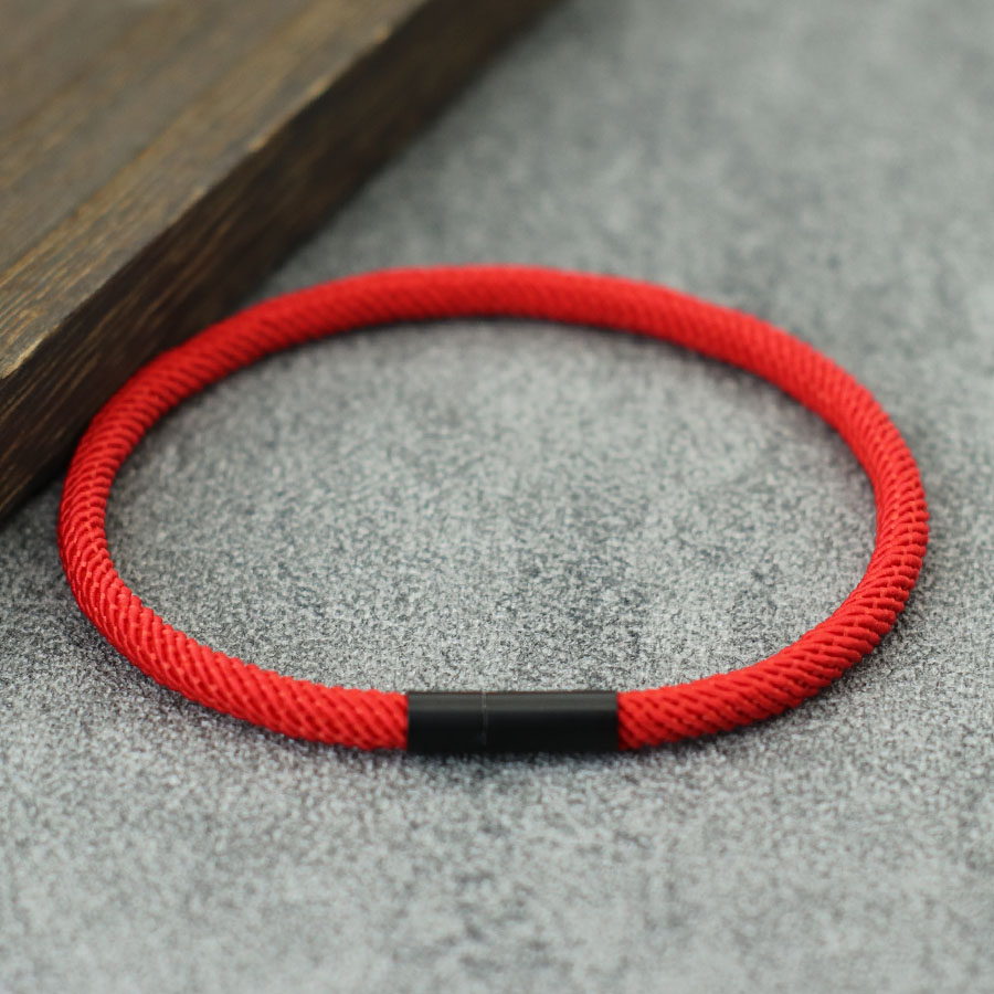Minimalist Luck Red Rope Brace - Model Kit Quick recensione e prezzo